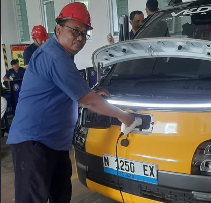 Keterangan Foto : Charis, ST, Pengajar dan ketua Tim Pengembangan Mobil Listrik SMK Ungulan NU Mojoagung