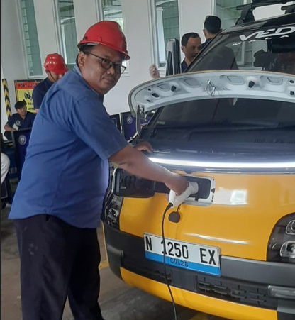 Keterangan Foto : Charis, ST, Pengajar dan ketua Tim Pengembangan Mobil Listrik SMK Ungulan NU Mojoagung