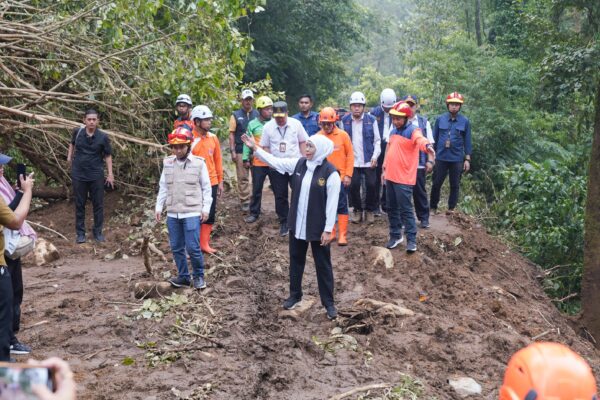 Langkah Cepat Atasi Longsor Cangar-Pacet: Gubernur Khofifah, Fokuskan Normalisasi Sungai dan Pemasangan Bronjong Hingga Metode EWS Berbasis Digital