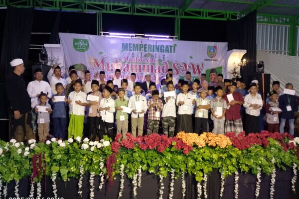 Ribuan Warga NU Mayangan Hadiri Peringatan Maulid Nabi dan Santunan Anak Yatim